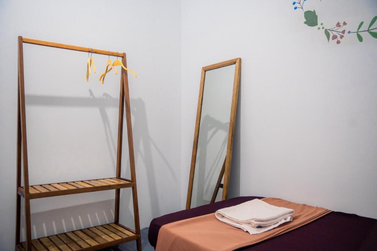 פנום פן Sacred Lotus - Vegan Cafe X Hostel מראה חיצוני תמונה