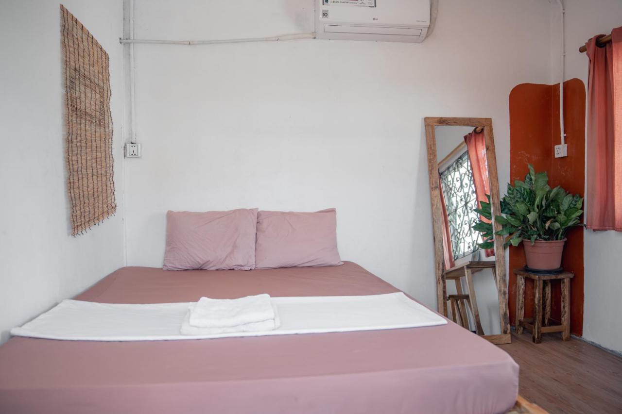 פנום פן Sacred Lotus - Vegan Cafe X Hostel מראה חיצוני תמונה