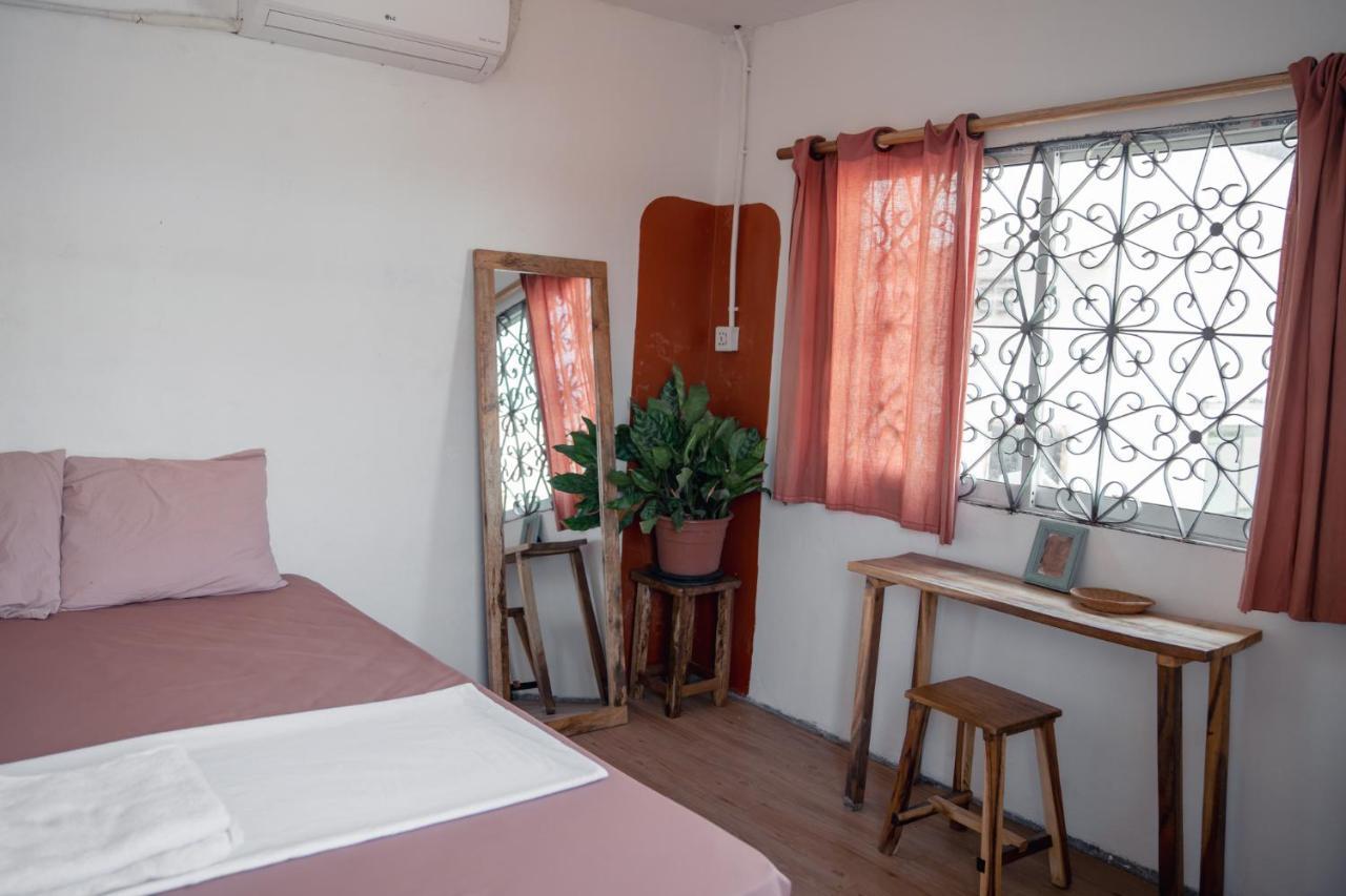 פנום פן Sacred Lotus - Vegan Cafe X Hostel מראה חיצוני תמונה
