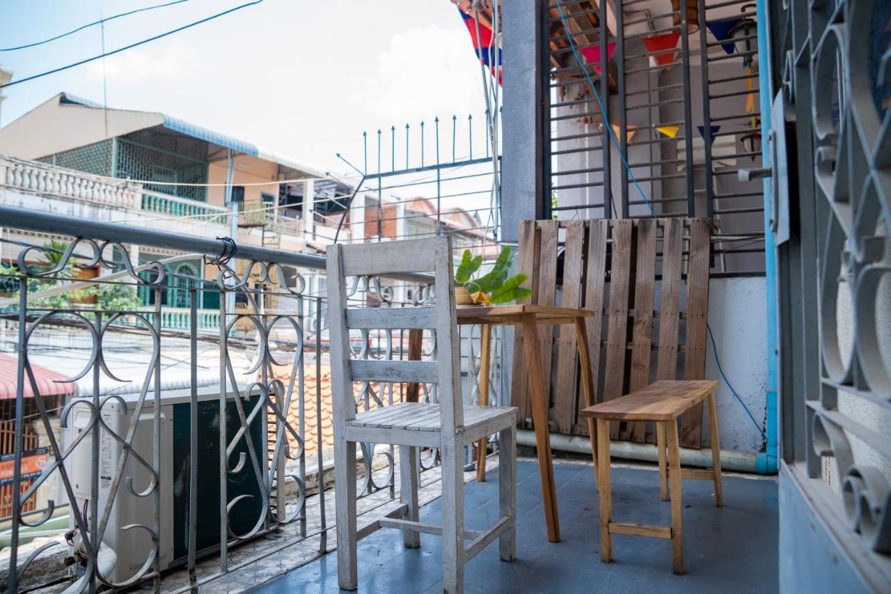 פנום פן Sacred Lotus - Vegan Cafe X Hostel מראה חיצוני תמונה