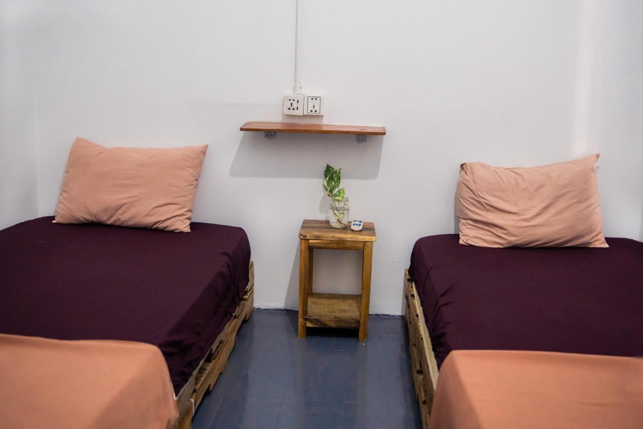 פנום פן Sacred Lotus - Vegan Cafe X Hostel מראה חיצוני תמונה