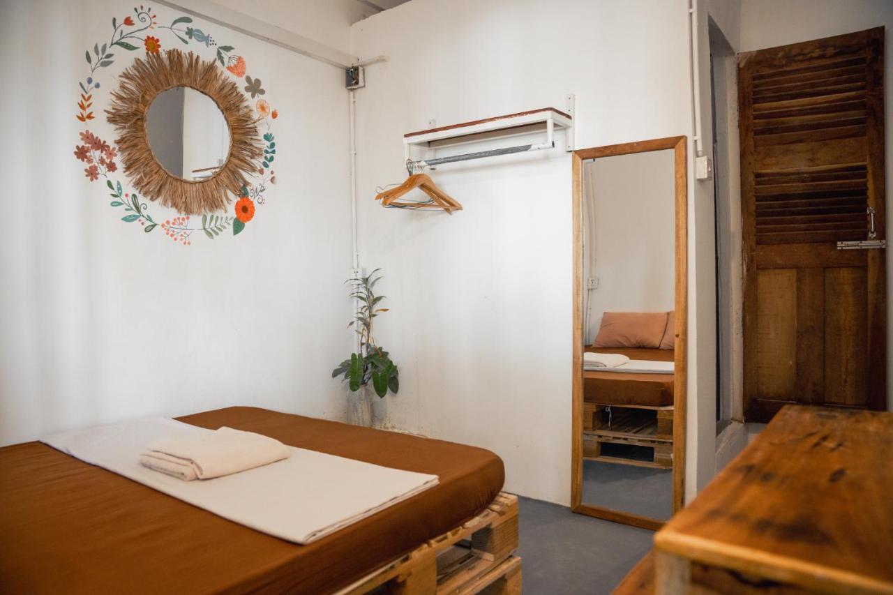 פנום פן Sacred Lotus - Vegan Cafe X Hostel מראה חיצוני תמונה