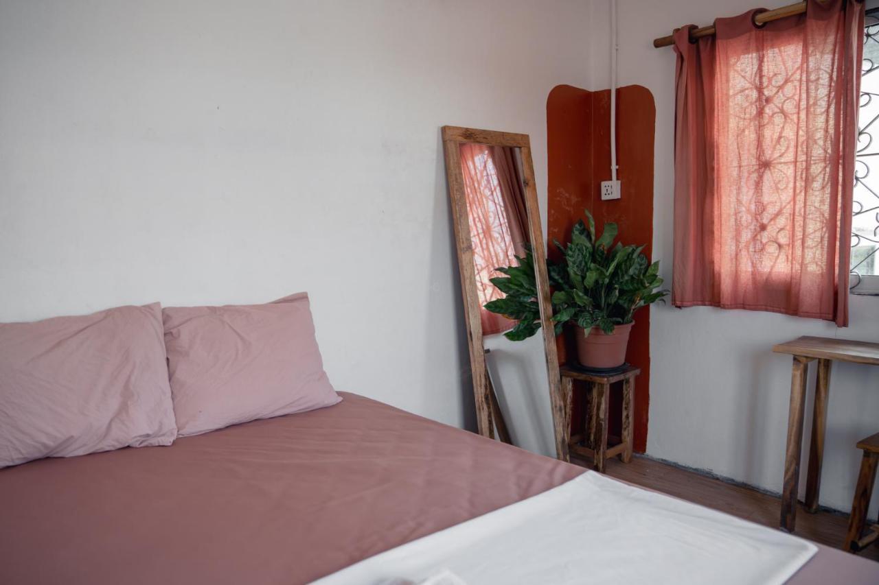 פנום פן Sacred Lotus - Vegan Cafe X Hostel מראה חיצוני תמונה