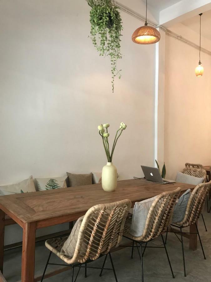 פנום פן Sacred Lotus - Vegan Cafe X Hostel מראה חיצוני תמונה