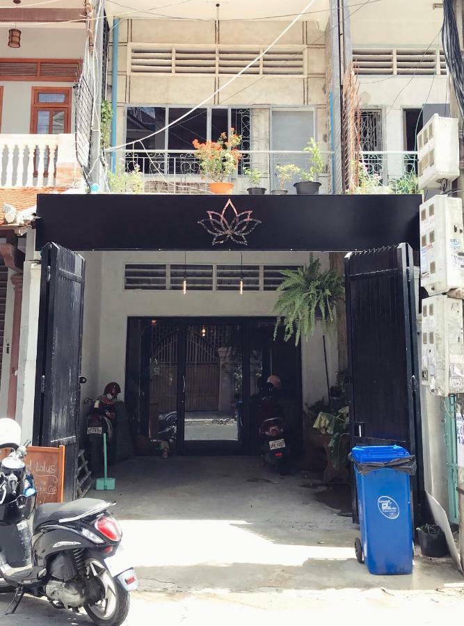 פנום פן Sacred Lotus - Vegan Cafe X Hostel מראה חיצוני תמונה